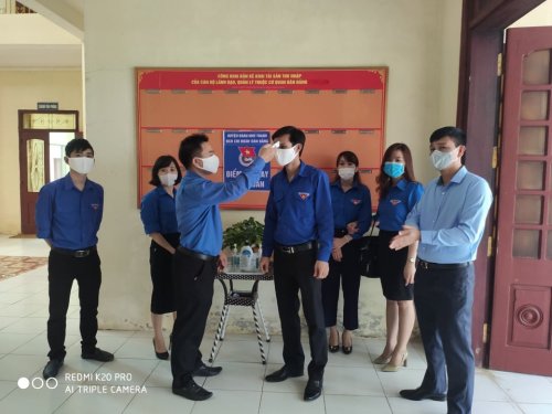 Chi đo&agrave;n Cơ quan d&acirc;n Đảng gắn điểm rửa tay cho c&aacute;n bộ v&agrave; nh&acirc;n d&acirc;n đến giao dịch.jpg