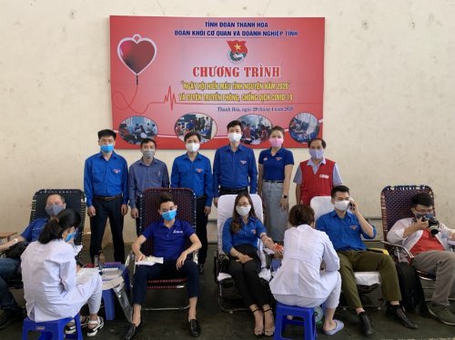 ảnh 1 đc b&iacute; thư tại buoior hiến m&aacute;u.jpg