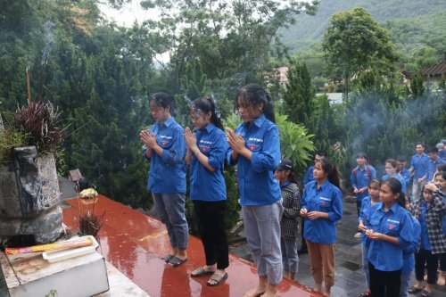 ảnh thắp hương.jpg