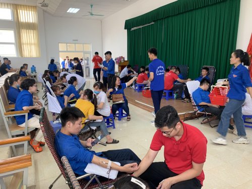 SV đăng k&yacute; v&agrave; hiến m&aacute;u 3.jpg