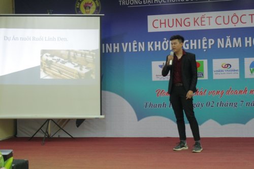 Th&iacute; sinh tr&igrave;nh b&agrave;y dự &aacute;n 1.jpg