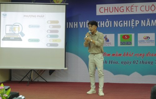 Th&iacute; sinh tr&igrave;nh b&agrave;y dự &aacute;n 2.jpg