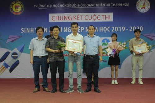 Trao giải Nh&igrave; cuộc thi.jpg