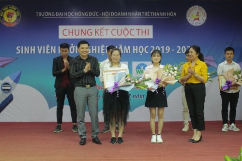 Trao giải Ba cuộc thi.jpg