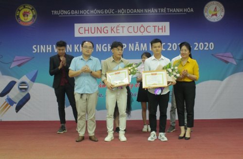 Trao giải Khuyến kh&iacute;ch cuộc thi.jpg