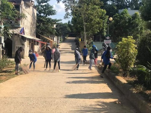 Ảnh 5_ Hoạt động vệ sinh MT trước khi kỳ thi diễn ra.jpg