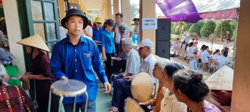 kh&aacute;m bệnh.jpg