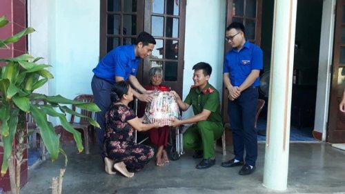 tặng qu&agrave; 3 (1).jpg