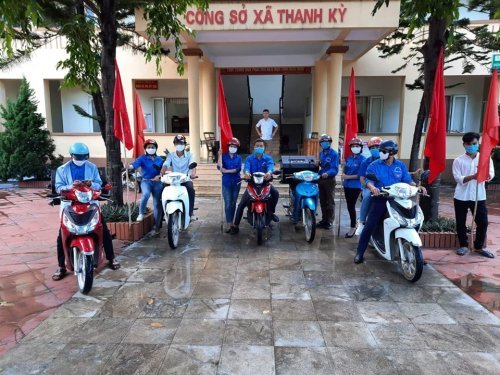 Đo&agrave;n vi&ecirc;n thanh ni&ecirc;n xa Thanh kỳ tổ chức tuy&ecirc;n truyền lưu động tr&ecirc;n c&aacute;c tuyến x&atilde;.jpg