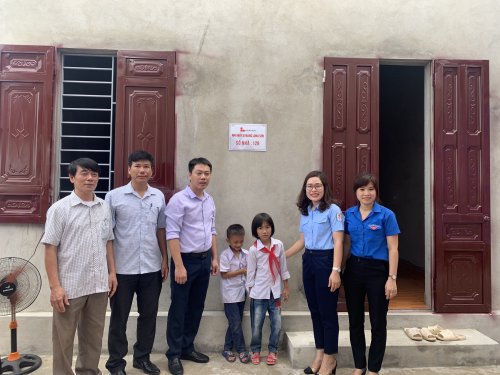 THu trao tại Nga Sơn.jpg