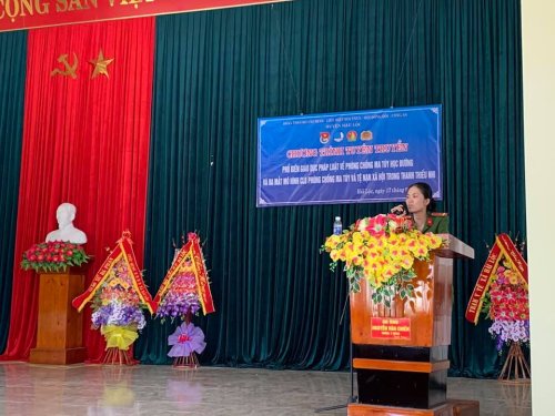 8. Tuy&ecirc;n truyền ph&ograve;ng chống ma t&uacute;y v&agrave; tệ nạn x&atilde; hội.jpg