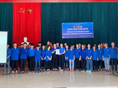 4. Ra mắt m&ocirc; h&igrave;nh CLB tuy&ecirc;n tuyền ph&ograve;ng chống ma t&uacute;y v&agrave; tệ nạn x&atilde; hội trong TN tại x&atilde; Hải Lộc.jpg