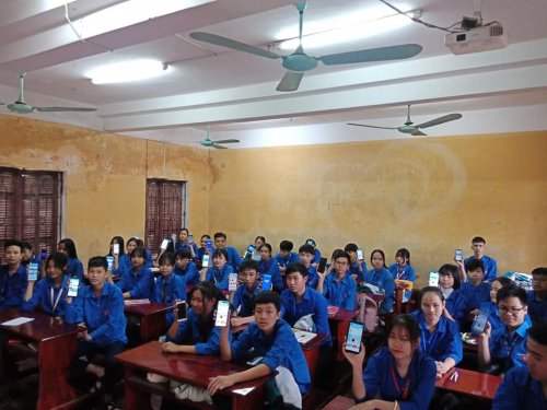 C&aacute;c bạn ĐVTN huyện H&agrave; Trung  hưởng ứng cuộc thi trực tuyến.jpg