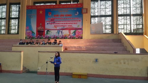 Dc L&ecirc; Thị Kim Oanh- huyện ủy vi&ecirc;n, B&iacute; thư Huyện Đo&agrave;n l&ecirc;n khai mạc giải cầu l&ocirc;ng c&aacute;n bộ Đo&agrave;n - Hội mở rộng năm 2021.jpg