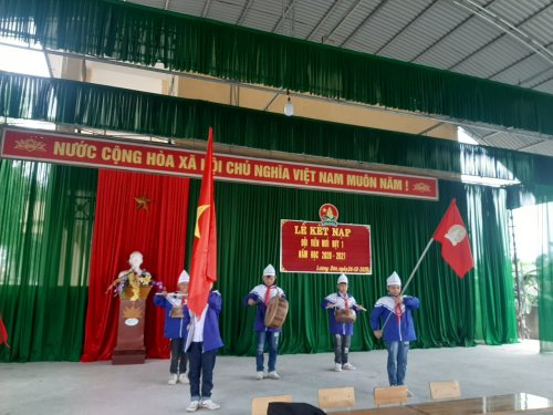 Ảnh 4_ lễ kết nạp đội trường TH lương sơn 2.jpg
