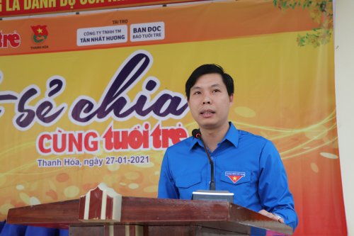 ảnh 1 Đồng ch&iacute; Nguyễn Hữu Tuất - Ph&oacute; B&iacute; thư Tỉnh đo&agrave;n - Chủ tịch Hội đồng Đội tỉnh ph&aacute;t biểu  tại buổi lễ.JPG