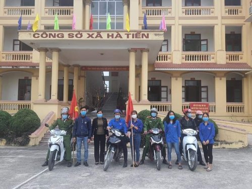 ĐỘI TUY&Ecirc;N TRUYỀN COVID H&Agrave; TIẾN.jpg