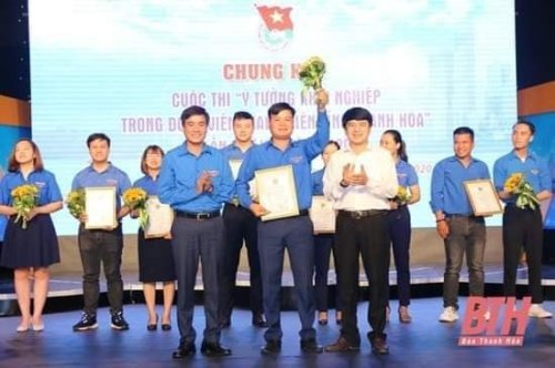 Đc Ho&agrave;ng Văn Tuấn được giải nhất cuộc thi &Yacute; tưởng khởi nghiệp trong đo&agrave;n vi&ecirc;n thanh ni&ecirc;n tỉnh Thanh H&oacute;a lần thứ VII, năm 2020.jpg