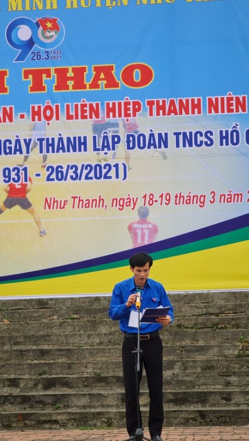 Đ.c L&ecirc; Văn Nghĩa- HUV, B&iacute; thư Huyện Đo&agrave;n ph&aacute;t biểu khai mạc Hội thao.jpg