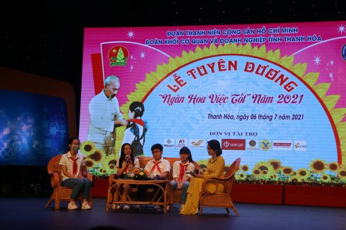 Giao lưu với 04 đội vi&ecirc;n ti&ecirc;u biểu.JPG