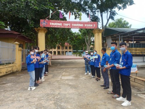 Ảnh 7 Hoạt động ti&ecirc;p sức m&ugrave;a thi tại điểm trường THPT Thường Xu&acirc;n 2.jpg