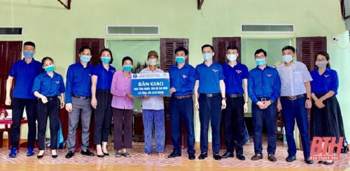 trao nh&agrave; t&igrave;nh nghĩa tại huyện H&agrave; Trung.jpg