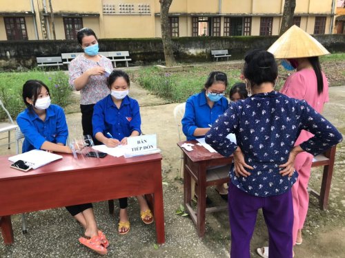 ĐVTN tham gia hỗ trợ c&ocirc;ng t&aacute;c lấy mẫu test.jpg