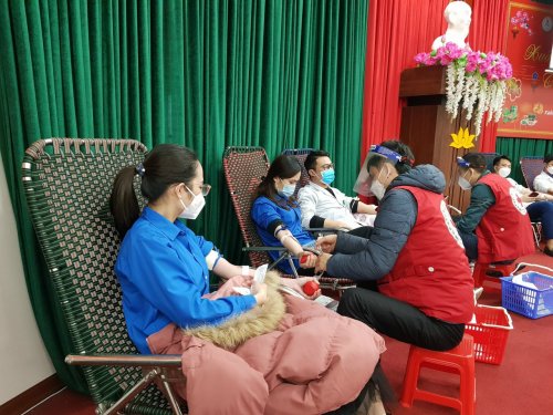 hiến m&aacute;u ung buou.jpg