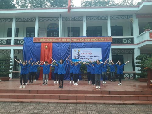 tiết mục văn nghệ trường THCS NP.jpg