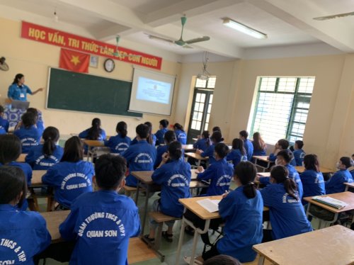 TUY&Ecirc;N TRUYỀN 80 NĂM NG&Agrave;Y B&Aacute;C HỒ VỀ NƯỚC TẠI TRƯỜNG THCS - THPT QUAN SƠN.jpg