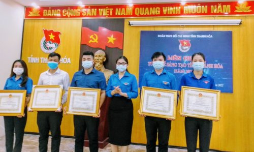 tăng bằng khen cho taaph thể c&oacute; th&agrave;nh t&iacute;ch xuất sắc.jpg