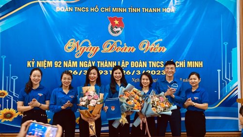 Ảnh 2. Ban Chấp h&agrave;nh Thị đo&agrave;n Nghi Sơn c&ocirc;ng bố v&agrave; trao quyết định th&agrave;nh lập Chi đo&agrave;n Mầm non Happy Island.jpg