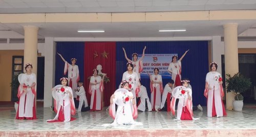 Ảnh 7. Huyện đo&agrave;n Thường Xu&acirc;n tổ chức Ng&agrave;y đo&agrave;n vi&ecirc;n tại Trường THPT Thường Xu&acirc;n 2.png