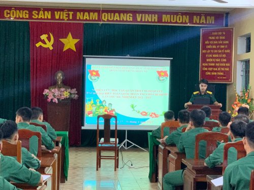 Qu&acirc;n sự.jpg