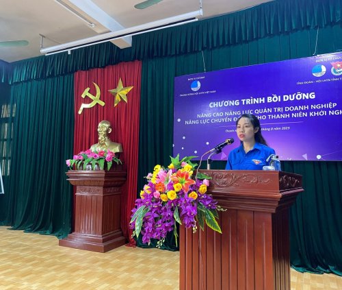 Đ.c L&ecirc; Thị Trang, UV Ban Thường vụ Tỉnh đo&agrave;n, Trưởng ban ĐKTHTN tỉnh, Ph&oacute; Chủ tịch Thường trực Hội LHTN tỉnh ph&aacute;t biểu khai mạc tại hội nghị.jpg