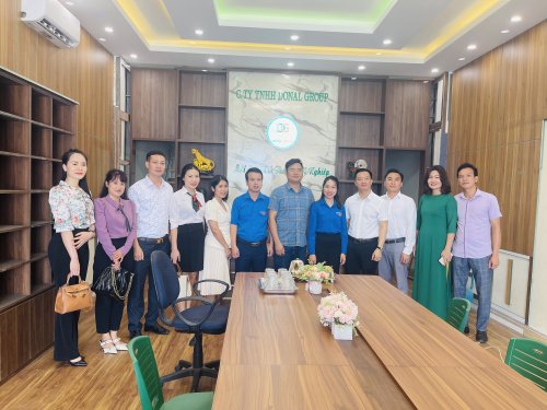 Thăm quan m&ocirc; h&igrave;nh thanh ni&ecirc;n khởi nghiệp ti&ecirc;u biểu.2.jpg