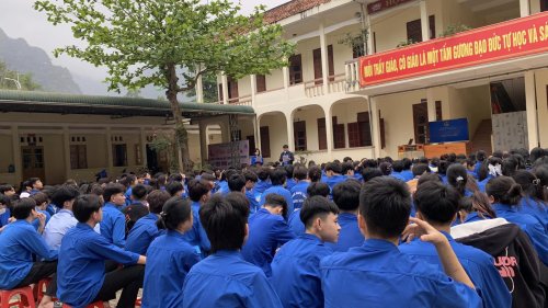 Đo&agrave;n trường THPT quan H&oacute;a.jpg