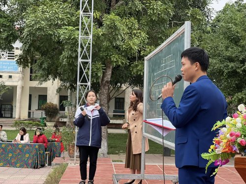 Tuy&ecirc;n truyền biển đảo THPT Cẩm  Thủy 3.jpg