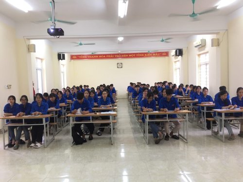 Đo&agrave;n trường THPT Hậu Lộc 1. đợt 1.jpg