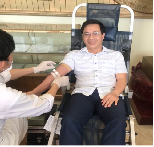 Tấm gương người c&aacute;n bộ trong phong tr&agrave;o hiến m&aacute;u nh&acirc;n đạo.png