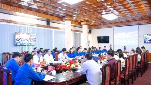Lang Ch&aacute;nh. Đối thoại với đvtn.jpg