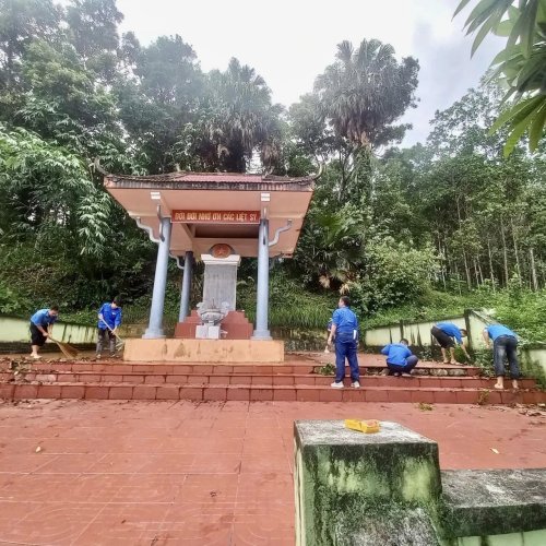 địa chỉ đỏ.jpg