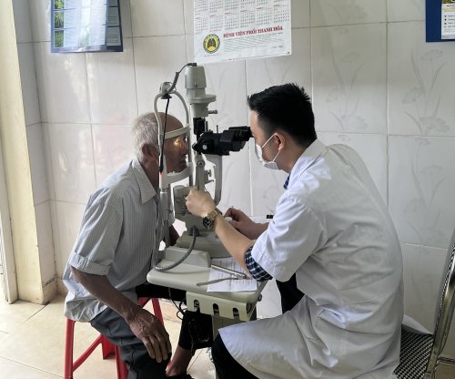 T5_ kh&aacute;m bệnh cẩm thủy 3.jpg