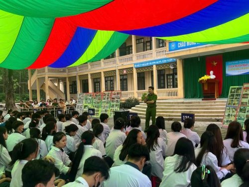 H&igrave;nh ảnh tuy&ecirc;n truyền t&aacute;c hại của ma tu&yacute;, b&agrave;o lực học đường cho học sinh 2.jpg