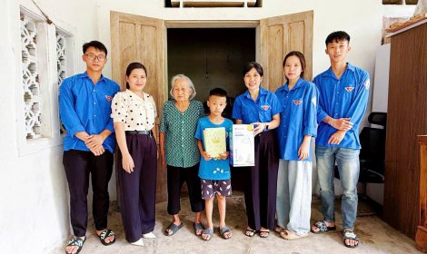 ĐOÀN XÃ THỌ XUÂN THỰC HIỆN CHƯƠNG TRÌNH “TIẾP SỨC ĐẾN TRƯỜNG”