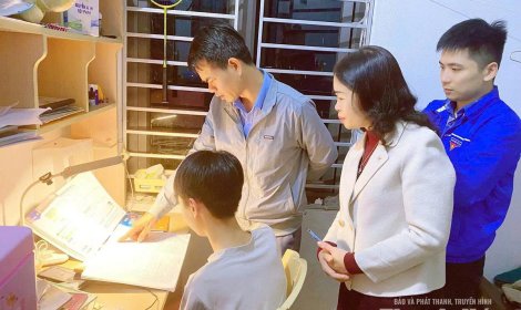 THẦY HIỆU TRƯỞNG KHÔNG NGẠI "ĐI XIN" VÌ HỌC TRÒ