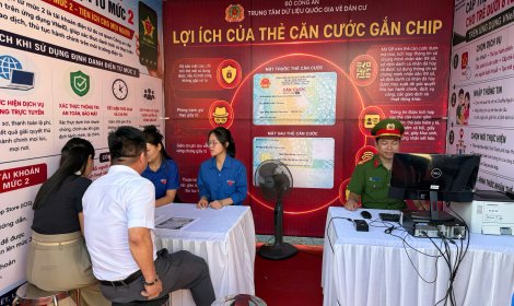 Đoàn xã Thọ Xuân tham gia hỗ trợ kích hoạt VNeID, khám, chữa bệnh cho người dân
